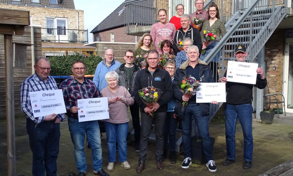 Uitreiking cheque nachtvolleybal 2019